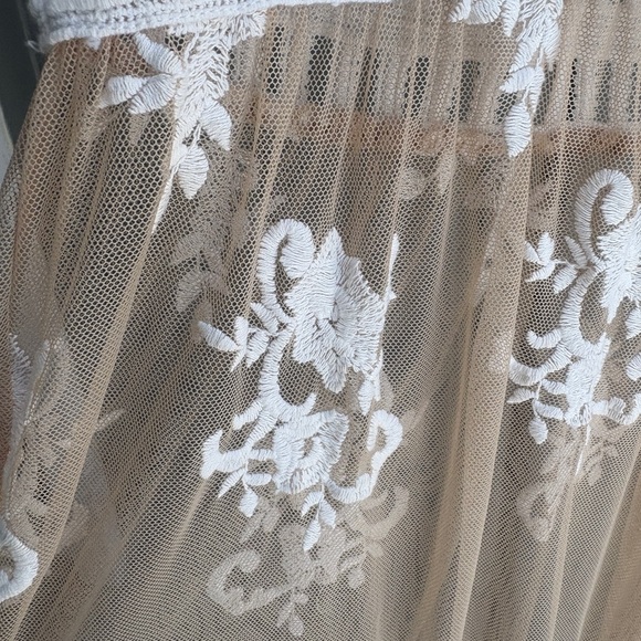 NWOT, Forever 21 Tan Pink Flutter Sleeve V-Neck Mesh Embroidered Gown - Picture 8 of 9